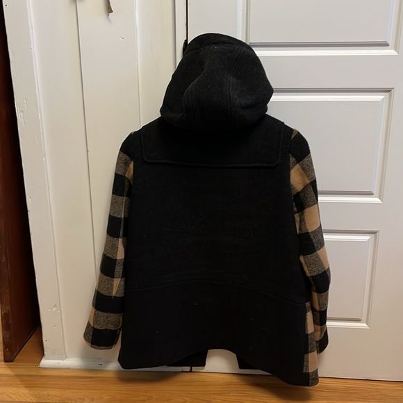 Woolrich women’s jacket with real fur trim hood. Tan and charcoal grey plaid. - Picture 4 of 7